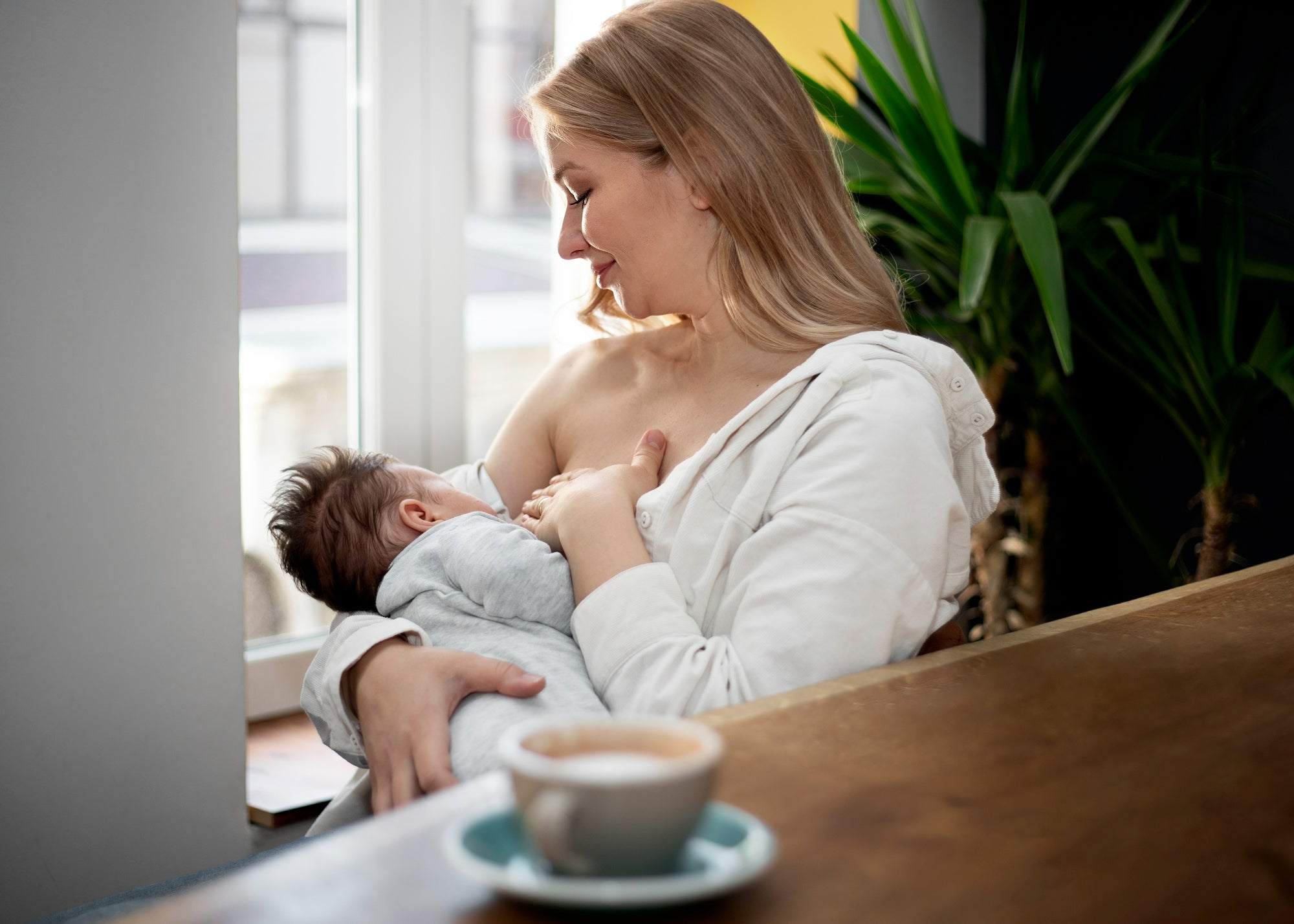 What to Eat While Breastfeeding: Tips for a Balanced Diet