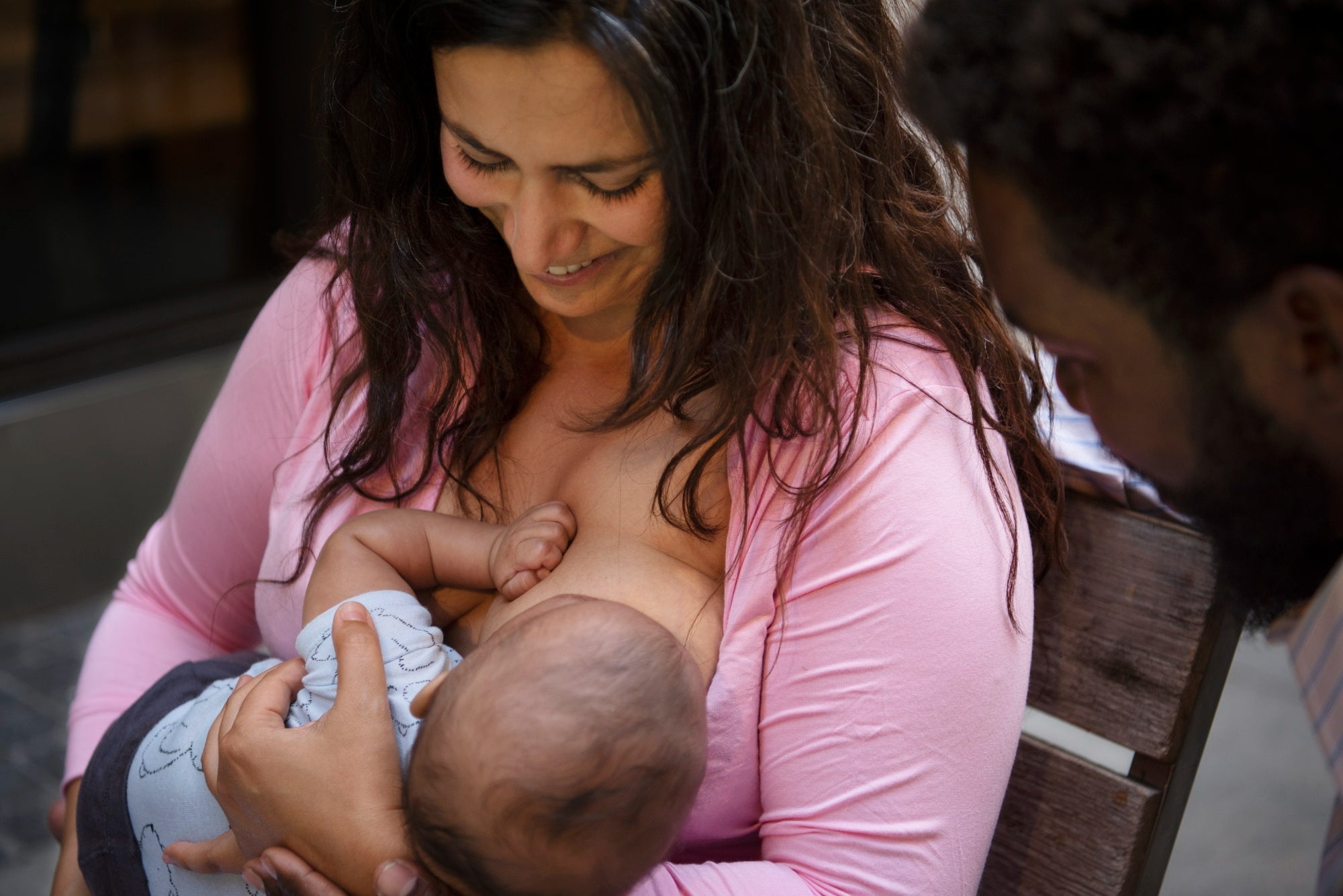 How to Start Solid Foods While Breastfeeding: A Step-by-Step Guide for New Mothers