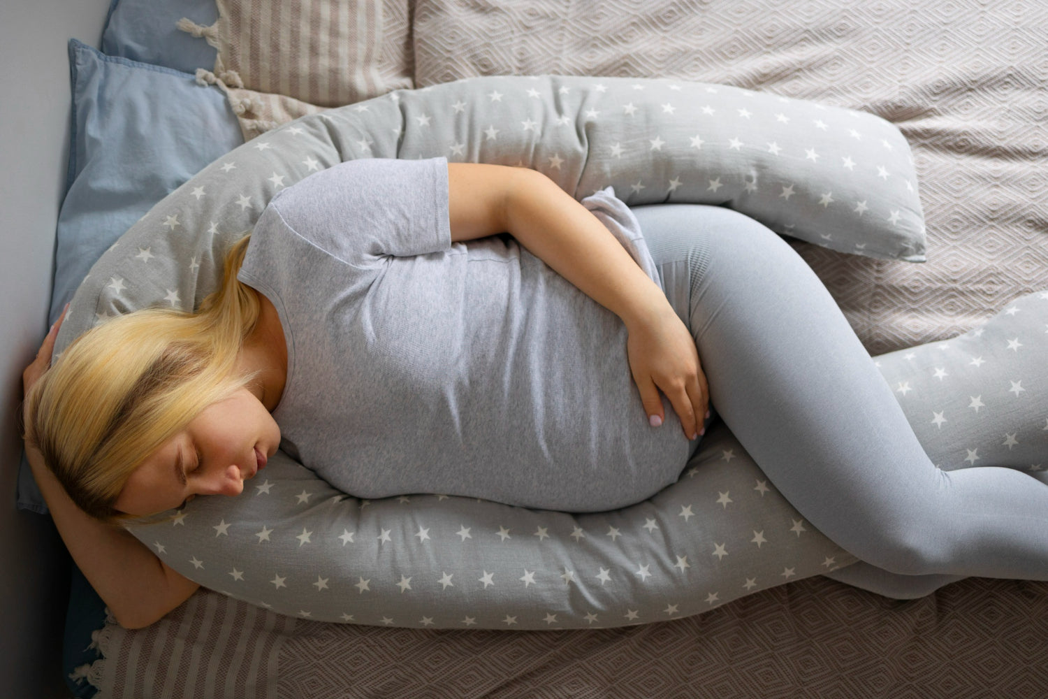 Choosing the Best Sleeping Pillow for Pregnancy: A Guide to Comfort and Support