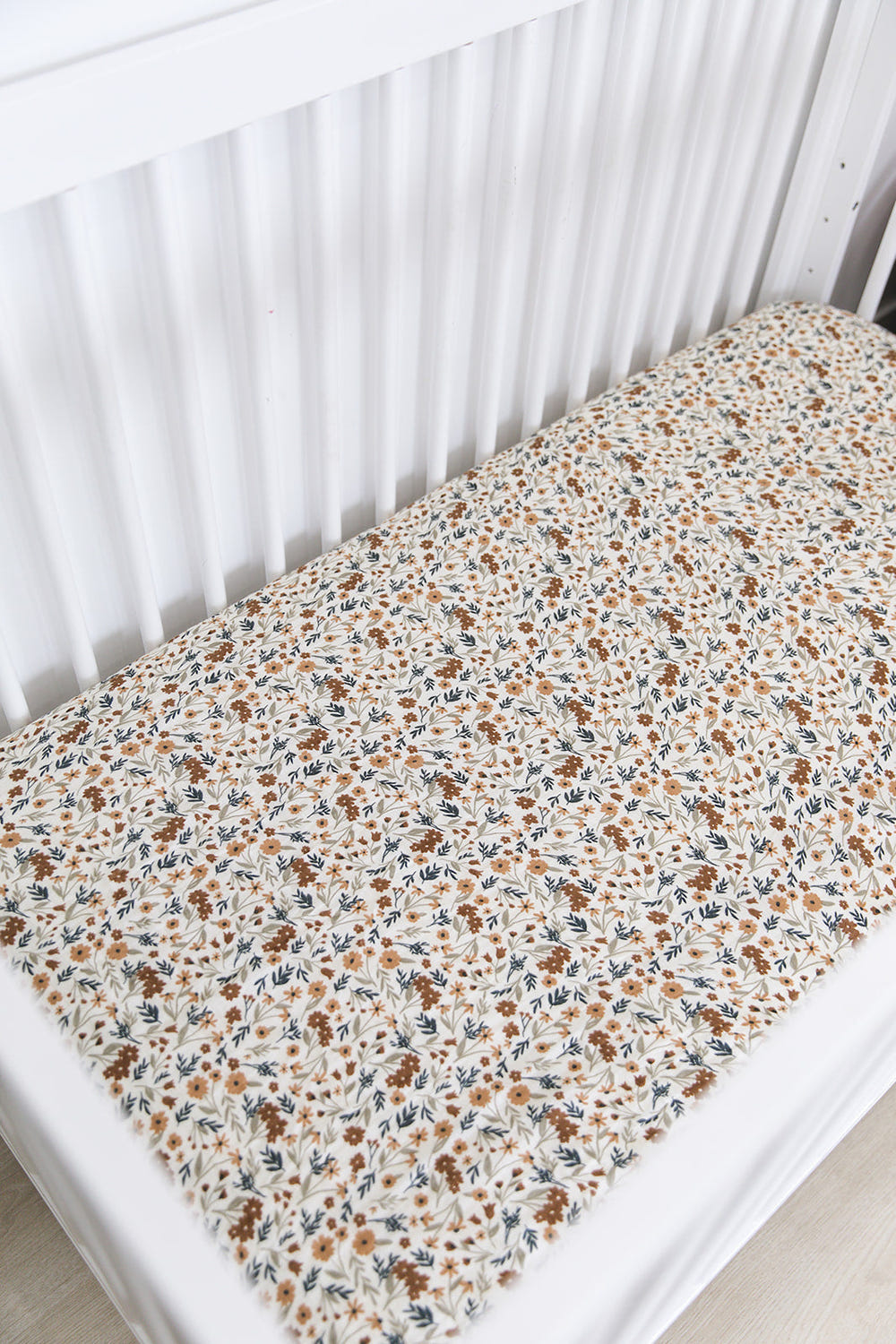 Harvest Floral Muslin Crib Sheet - MOOGCO Baby