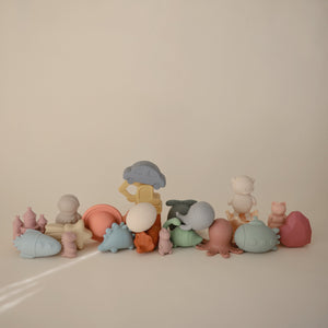 Dino Mold Free Bath Play Set for kids, featuring colorful dinosaurs and fun shapes for enjoyable bath time play.