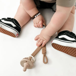 Knox Pacifier & Toy Clip in angle 3 view, perfect teether for babies, ensuring comfort and convenience.
