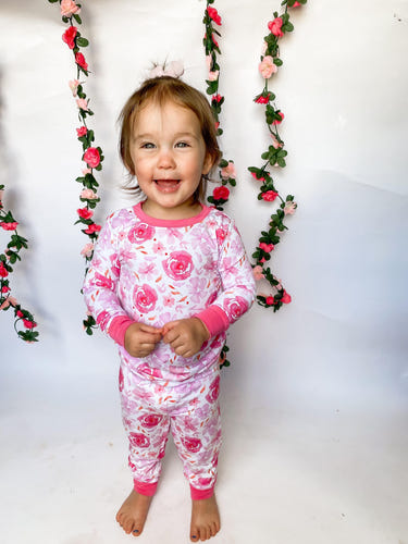 Rosie & Cozy Set: Adorable baby bedding for a peaceful sleep, featuring soft fabrics and charming designs.