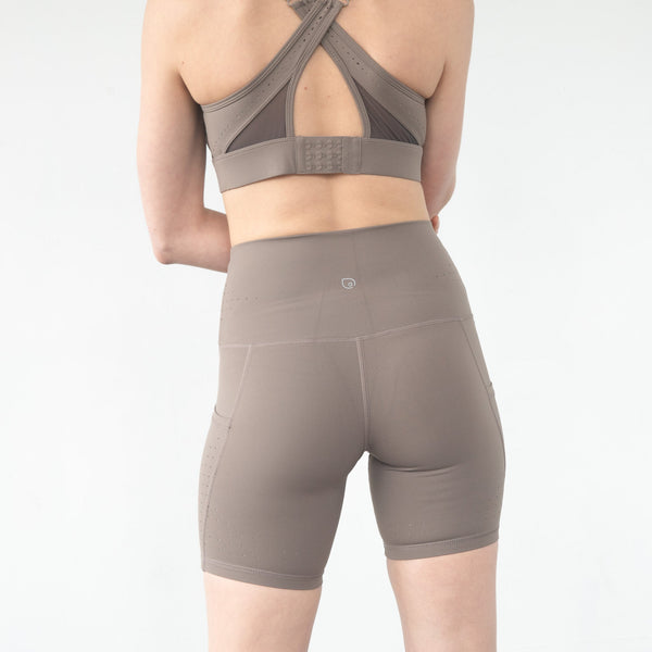 Reveal Ultra High-Rise Postpartum Compression Biker Short 7'' (NOMAD)