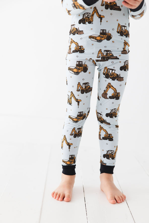 Dream Digger Set sleepsuits and pyjamas for babies, showcasing a cozy design from angle 4.