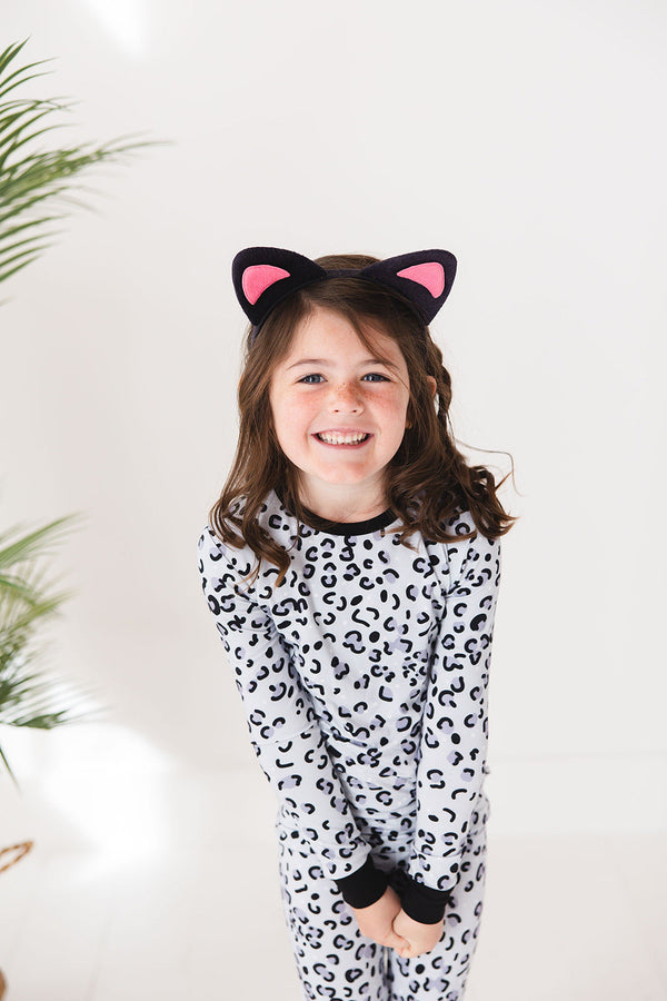 Snow Leopard Set sleepsuit for babies, featuring a cozy design and playful print, angle view 4.