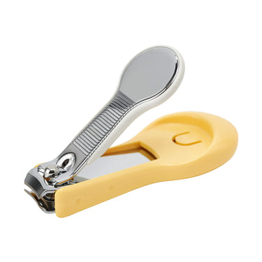 Baby nail clipper with splatter-proof case, designed for safe use for infants 9 months and older.