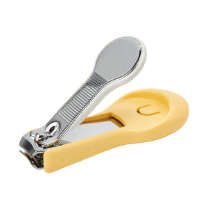 Baby nail clipper with splatter-proof case, designed for safe use for infants 9 months and older.