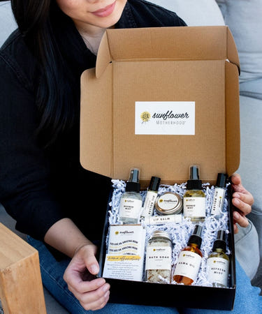 Deluxe Self Care Gift Box: Luxurious bath & body gift set for babies, perfect for pampering and relaxation.