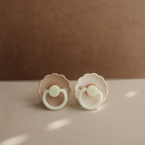 FRIGG Daisy Night Silicone Pacifier 2-Pack