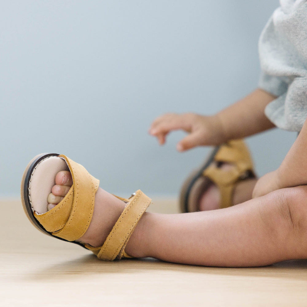 Natural Classic Sandal for babies - stylish, comfortable footwear for little ones. Perfect for everyday wear.