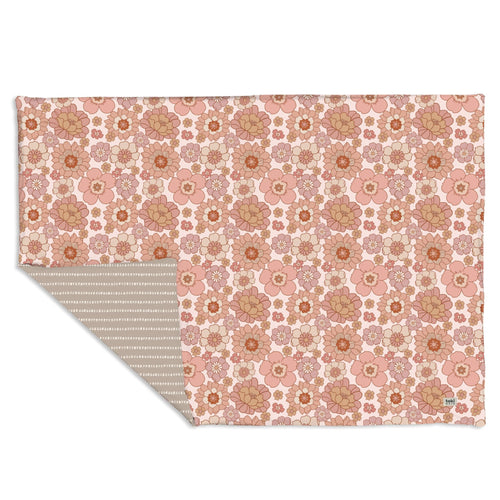 Organic cotton play mat for babies, featuring a soft, colorful design, perfect for safe and comfortable playtime.