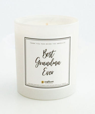 "Best Grandma Ever Candle - a perfect gift for grandmothers, featuring a charming design and soothing scent."