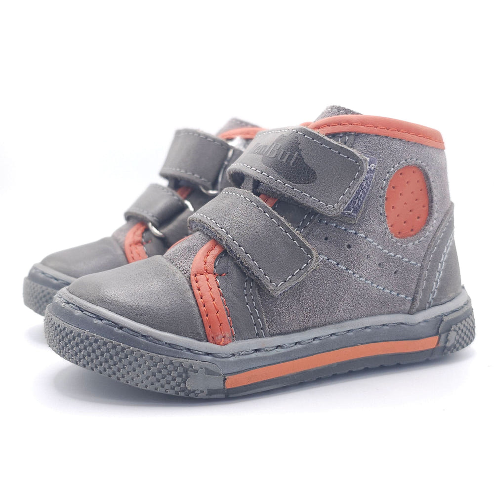 Boys high double velcro shoe in gray, perfect for comfort and style. Ideal for active toddlers.
