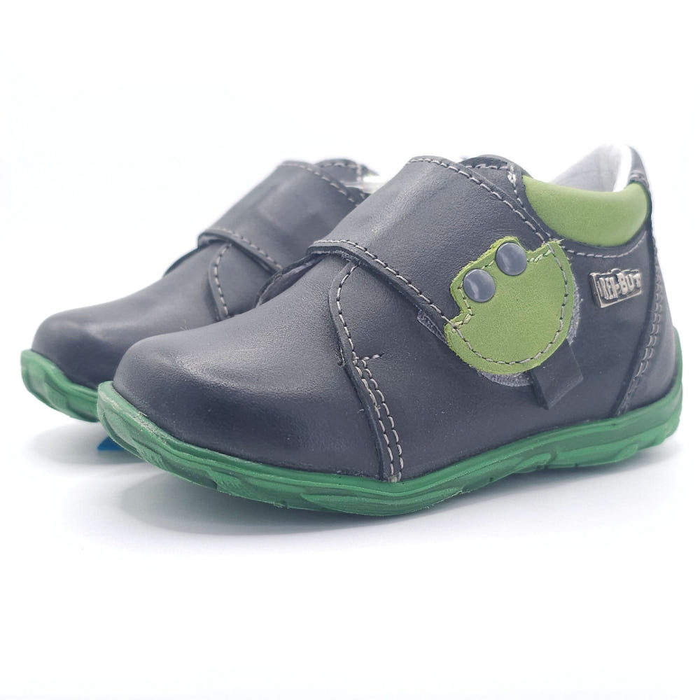 Boys Velcro shoe in dark gray and green, perfect for stylish and comfortable playtime.