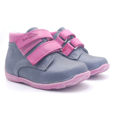 Girls double velcro shoe in ash gray, perfect for comfort and style. Ideal for everyday wear.