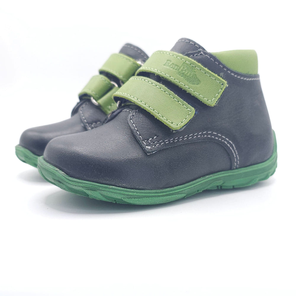 Boys double velcro shoes in green, perfect for comfort and style. Ideal footwear for toddlers.