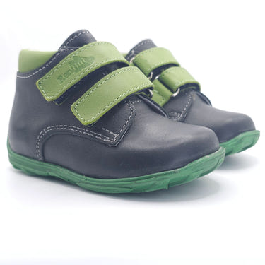Boys double velcro shoes in green, perfect for comfort and style. Ideal footwear for toddlers.