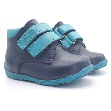 Boys double velcro shoes in blue and black, perfect for comfort and style. Ideal for active toddlers.