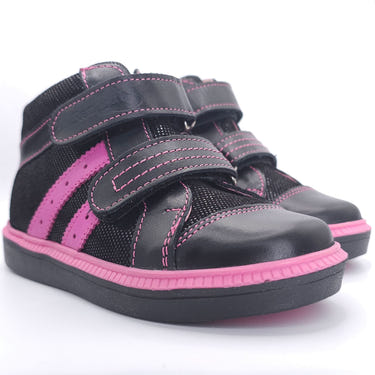 Girls' LED shoes in black and pink, perfect for stylish and fun footwear.