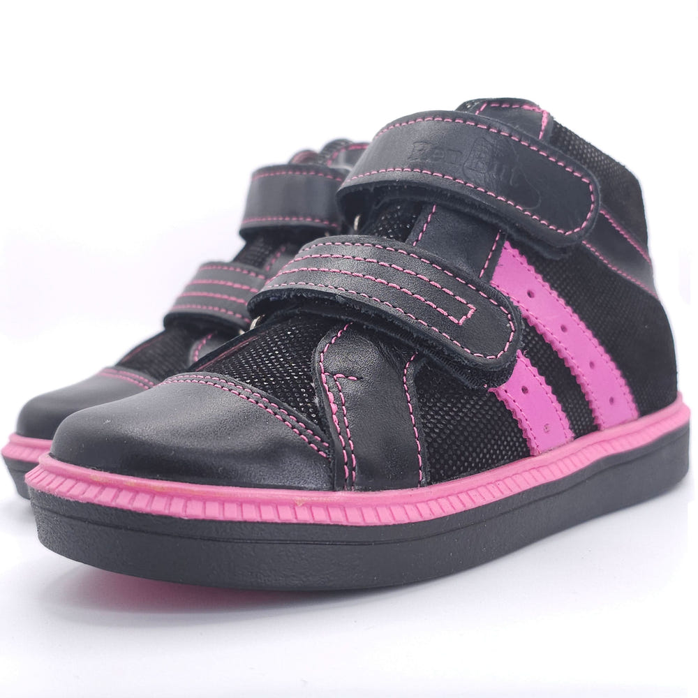 Girls' LED shoes in black and pink, perfect for stylish and fun footwear.