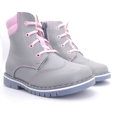 Girls gray winter boot for toddlers, perfect for keeping little feet warm and stylish in cold weather.