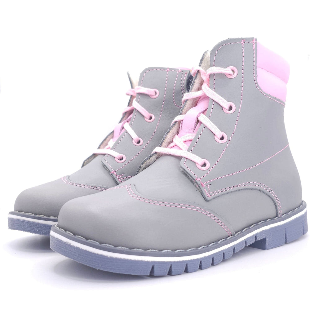 Girls gray winter boot for toddlers, perfect for keeping little feet warm and stylish in cold weather.