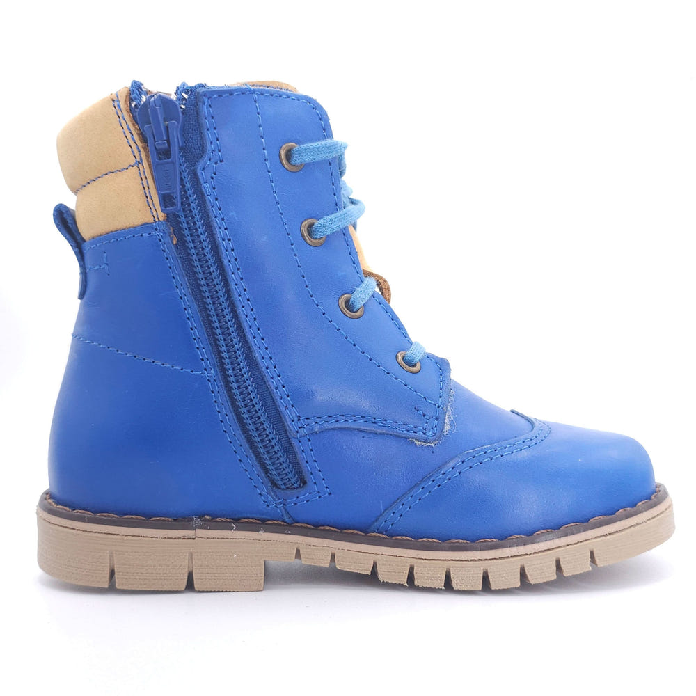Boys winter boot in blue, perfect for keeping little feet warm and stylish during cold weather.