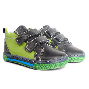 Boys double velcro shoes in light green, perfect for comfort and style. Ideal for active toddlers.