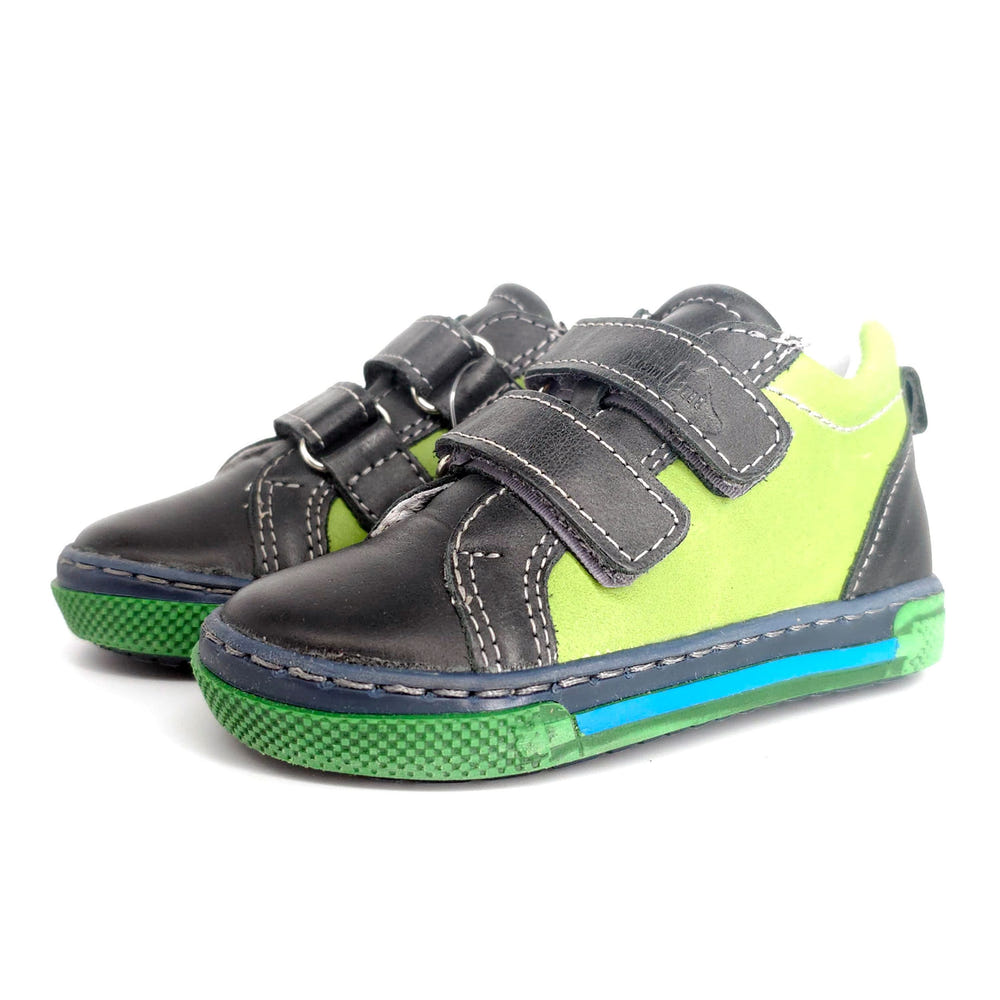 Boys double velcro shoes in light green, perfect for comfort and style. Ideal for active toddlers.