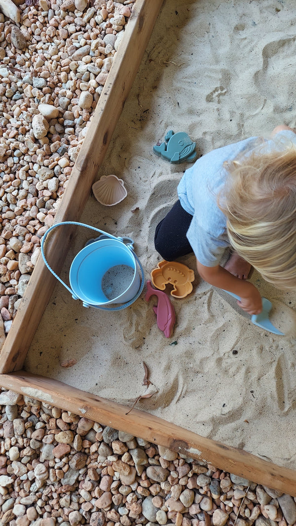 Silicone Sand bucket with toys and shovel
