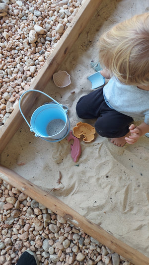 Silicone Sand bucket with toys and shovel