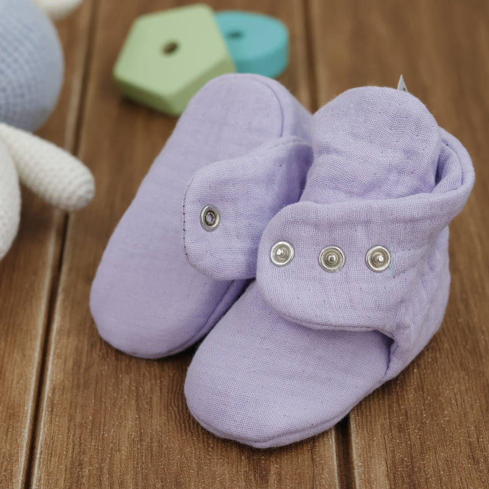 Muslin Stay On Baby Booties Lilac