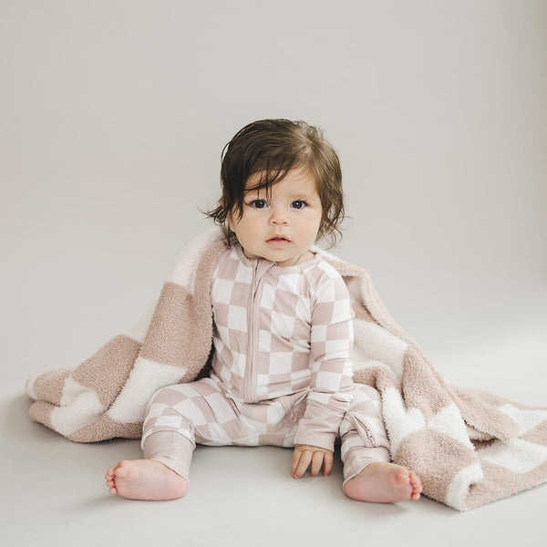 Checkered Plush Blanket | Latte - MOOGCO Baby