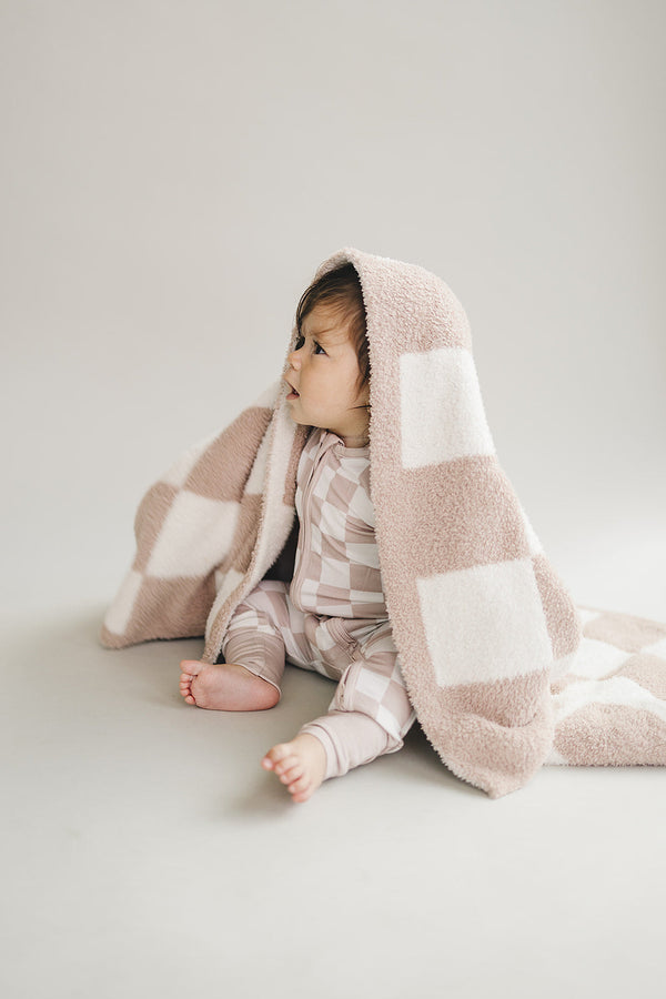 Checkered Plush Blanket | Latte - MOOGCO Baby