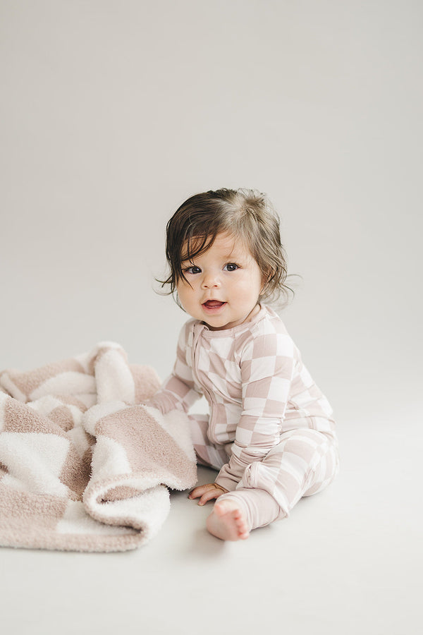 Checkered Plush Blanket | Latte - MOOGCO Baby