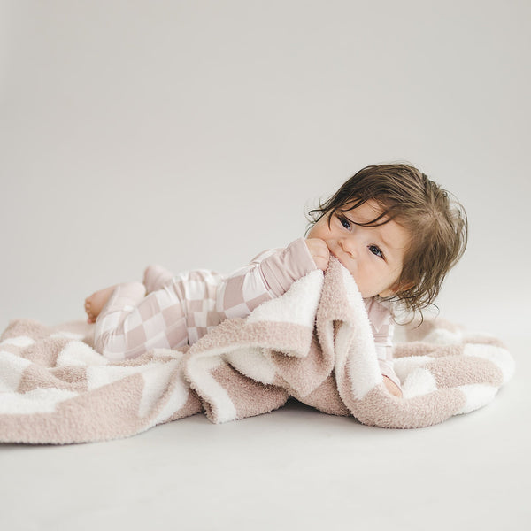 Checkered Plush Blanket | Latte - MOOGCO Baby