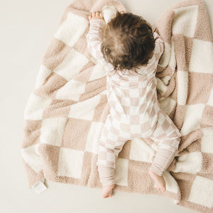Checkered Plush Blanket | Latte - MOOGCO Baby