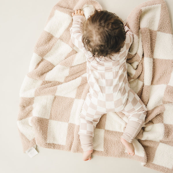 Checkered Plush Blanket | Latte - MOOGCO Baby