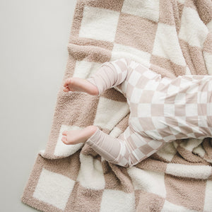 Checkered Plush Blanket | Latte - MOOGCO Baby