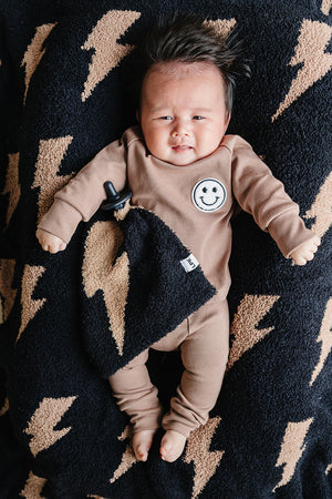Lightning Bolt Fuzzy Blanket | Mocha - MOOGCO Baby