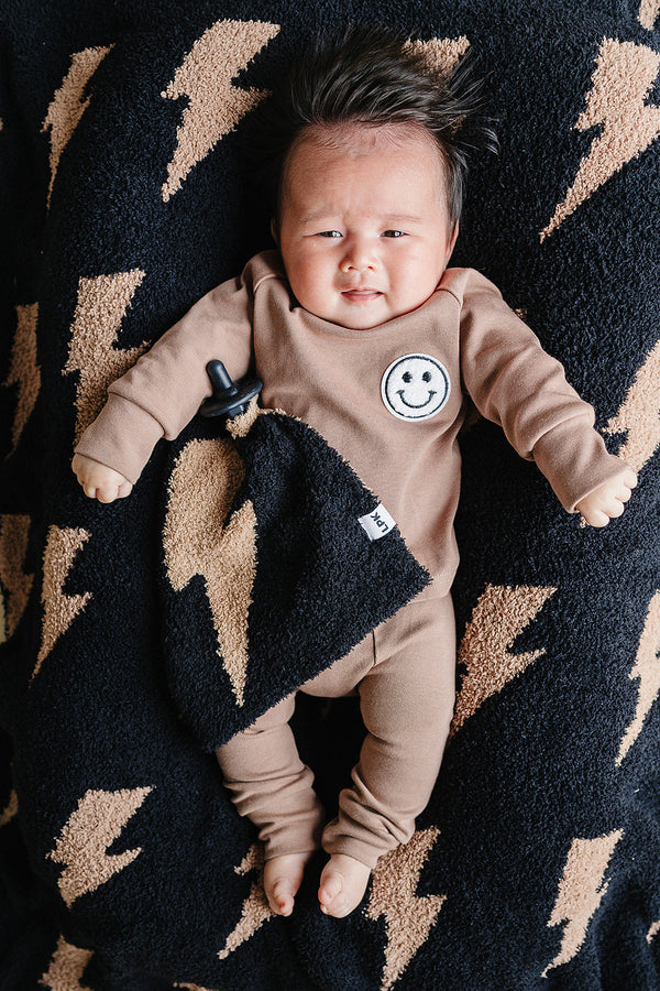 Lightning Bolt Fuzzy Blanket | Mocha - MOOGCO Baby