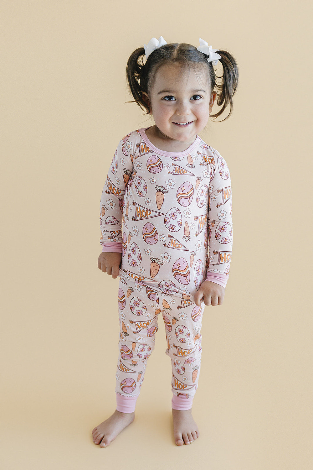 Bamboo two-piece romper set for babies, perfect for Easter celebrations. Soft, stylish, and eco-friendly.
