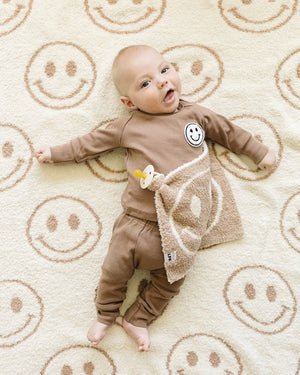 Smiley Fuzzy Blanket | Latte - MOOGCO Baby