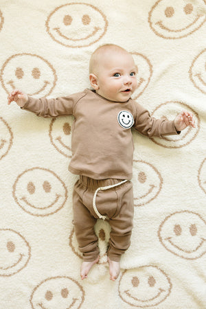 Smiley Fuzzy Blanket | Latte - MOOGCO Baby