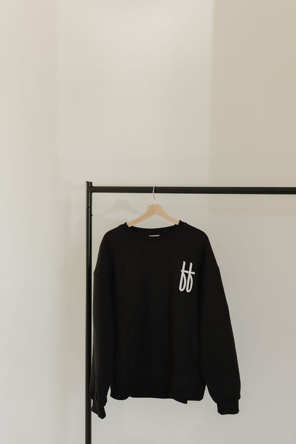 Black child sweatshirt for cozy comfort and style. Perfect for everyday wear.