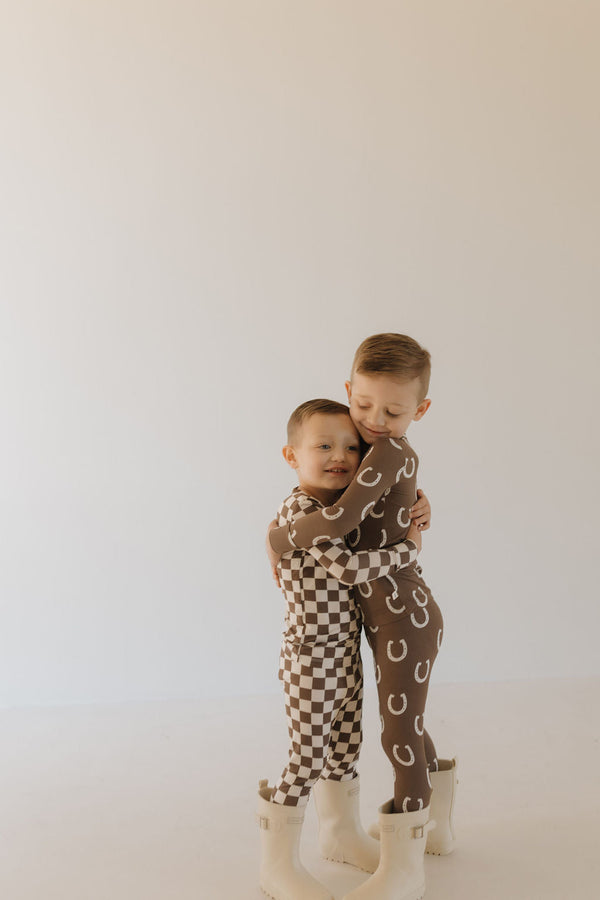 Bamboo two-piece pajamas for babies from Giddy Up, showcasing a cozy and stylish design at angle 7.