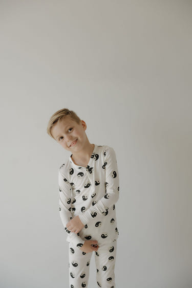 Bamboo two-piece pajamas in black and white Yin Yang design for babies, soft and stylish sleepwear.