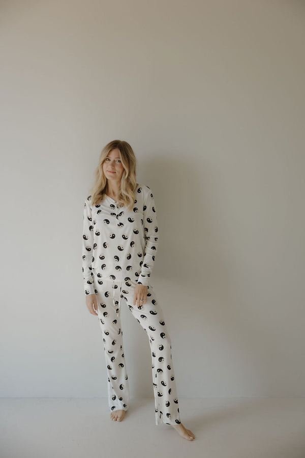 Women's Long Sleeve Bamboo Pajama | Black & White Yin Yang