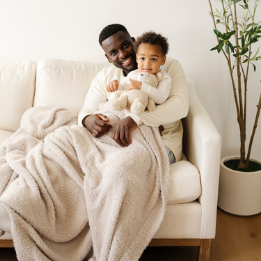 Cozy BAMBONI® throw blanket for babies, soft and stylish for warmth and comfort.